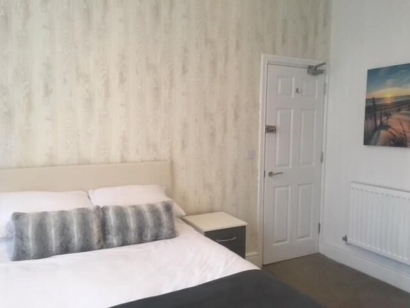 Room - Townhouse @ Westminster St (Crewe)