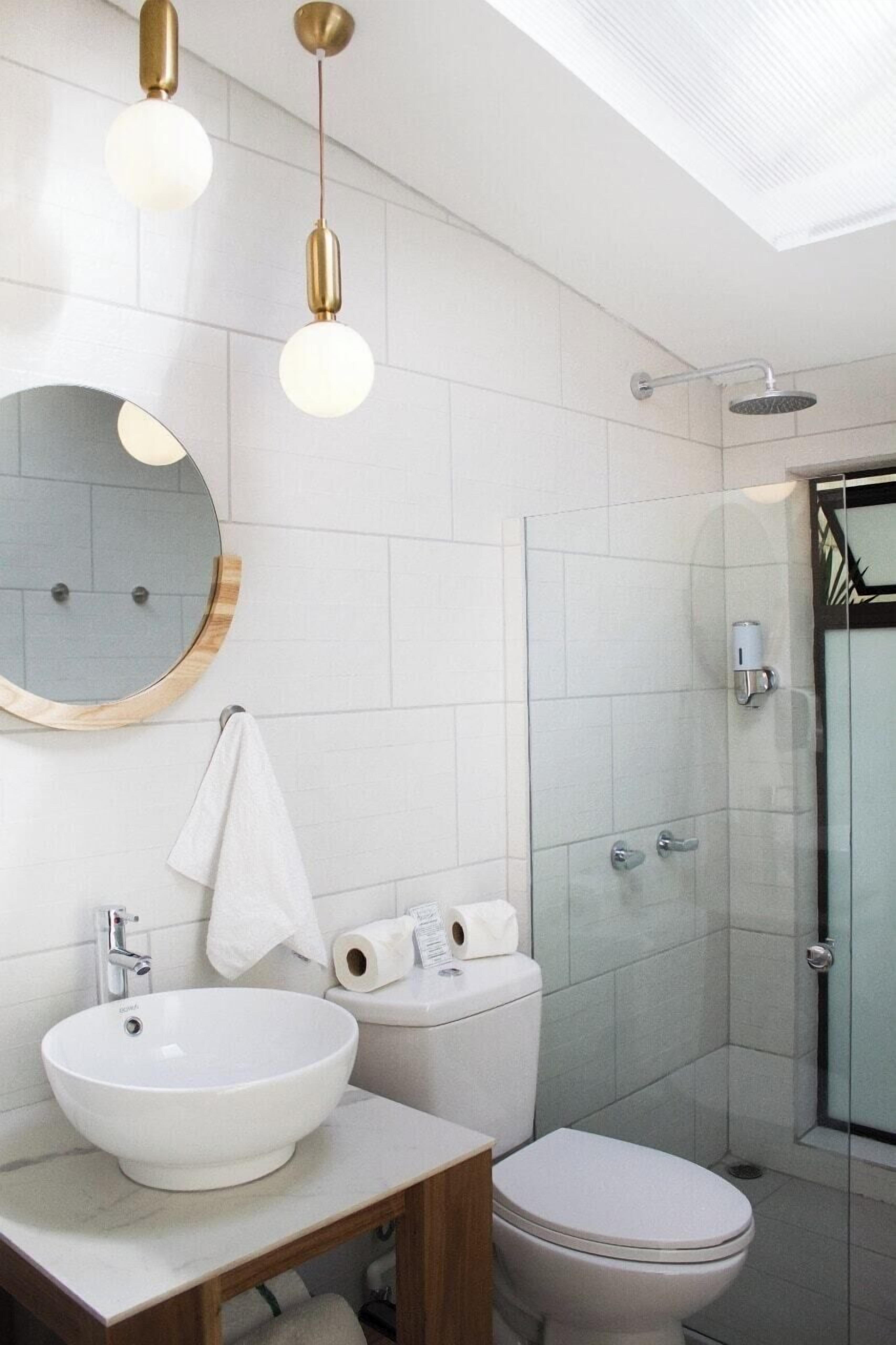 double room, 1 double bed | bathroom | shower, free toiletries, towels, shampoo