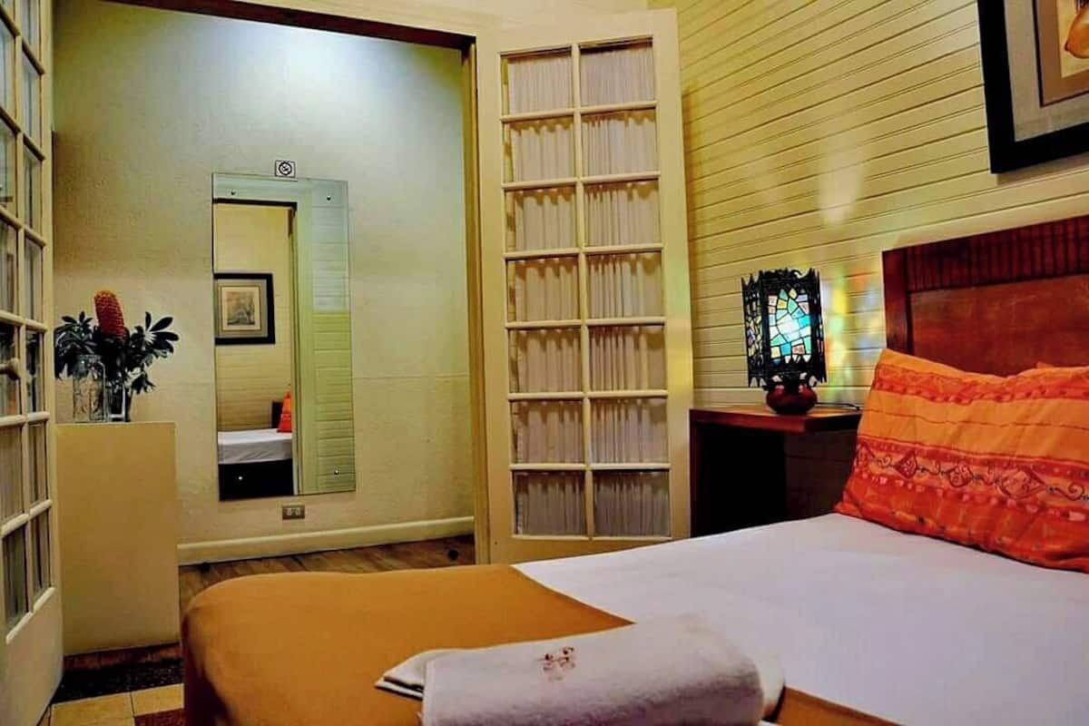 Kamar Double Standar, 1 Tempat Tidur Double | Brankas, meja kerja, setrika/meja setrika, dan tempat tidur bayi gratis