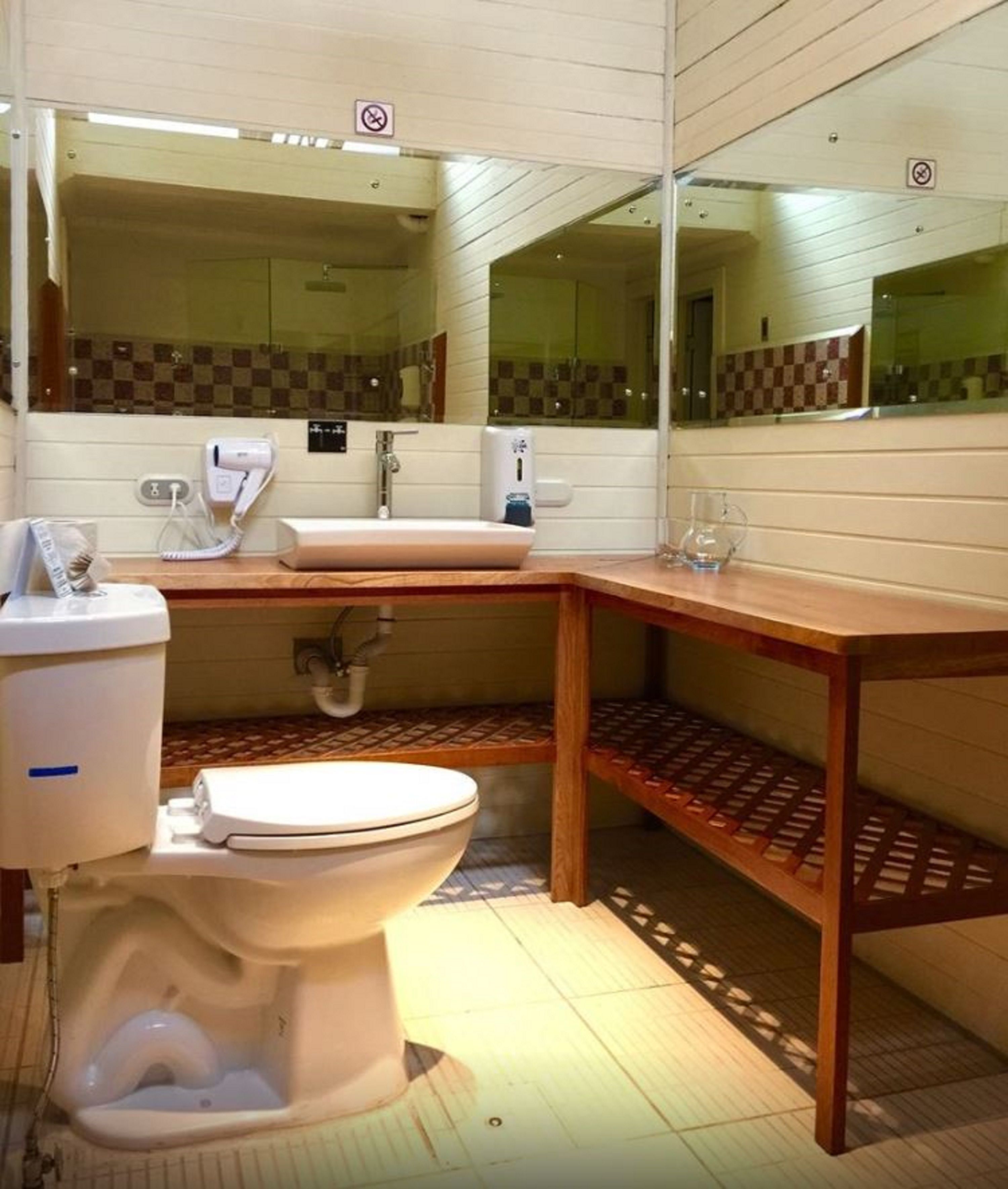 superior double room | bathroom | shower, free toiletries, towels, shampoo