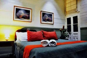 Standard Double Room, 1 Double Bed | In-room safe, desk, iron/ironing board, free cots/infant beds - Hotel Aranjuez (San José)