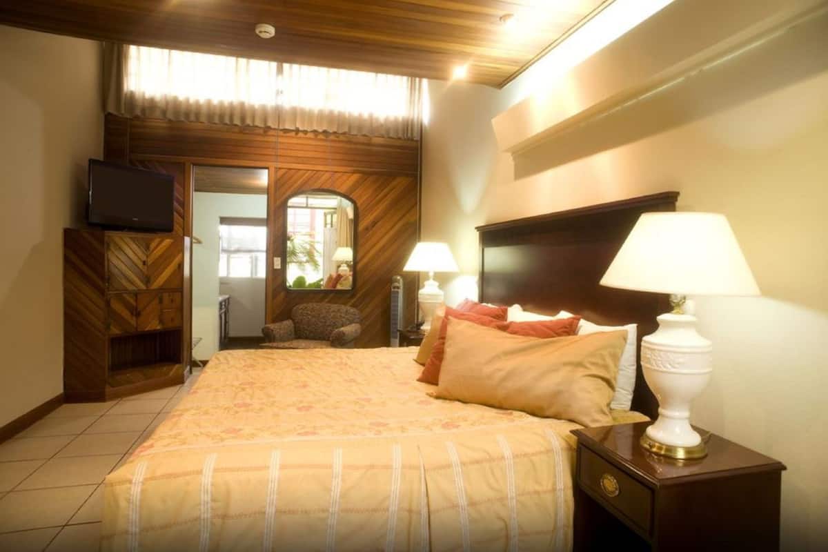 double room, 1 double bed | in-room safe, desk, iron/ironing board, free cots/infant beds