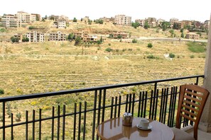 Valley view - Al Sakhra Hotel (Bhamdoun)