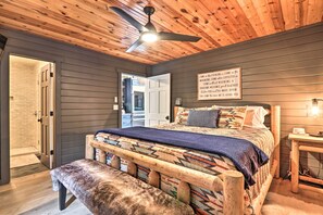 1 bedroom, iron/ironing board, Internet, bed sheets - 'The Moonshine' Cabin: Hot Tub, 3 Mi to Dollywood (Sevierville)