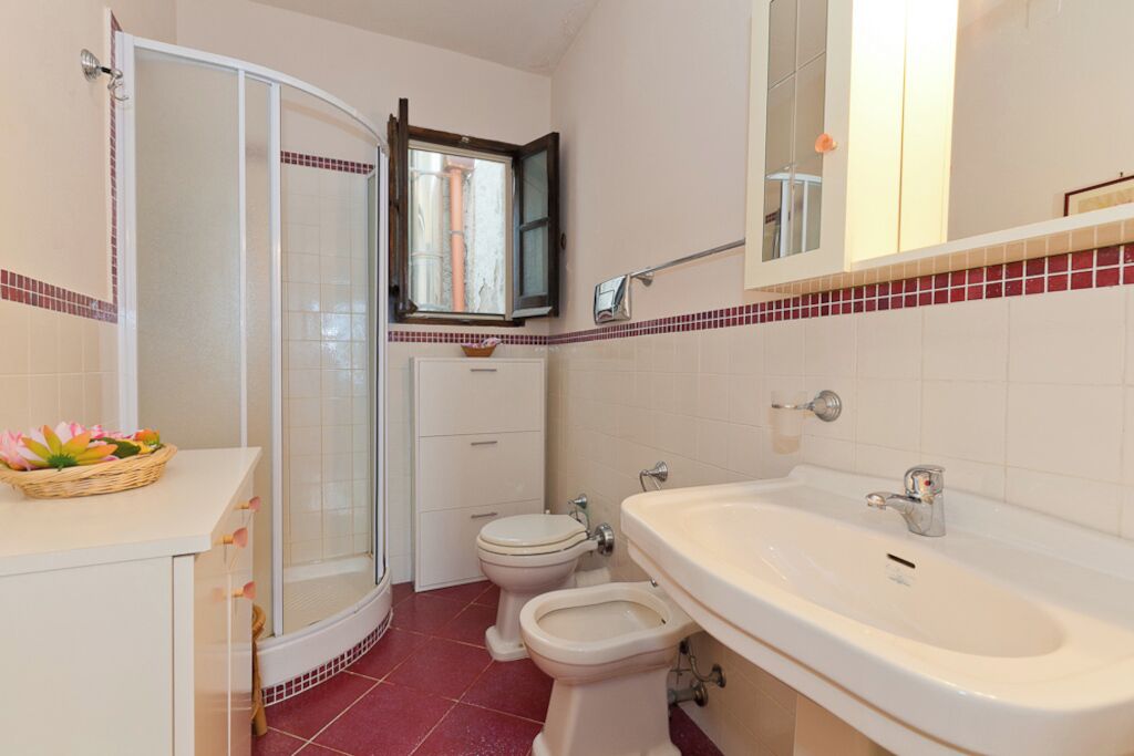 Dusche, Haartrockner, Bidet