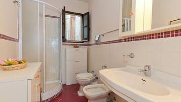 Doccia, asciugacapelli, bidet