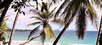 Breathtaking view of the Baie du Diamant! Beach 150m away! Swimming pool