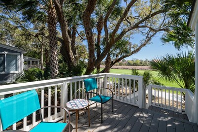 Renovated Tarpon Pond Cottage! Sunroom! Fairway Views! Amenity Cards!