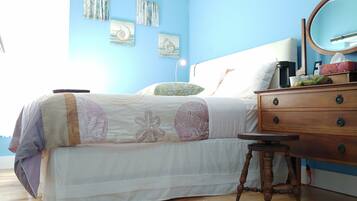 Economy Single Room | Individually decorated, individually furnished, iron/ironing board