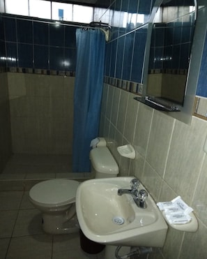Shower, free toiletries, towels