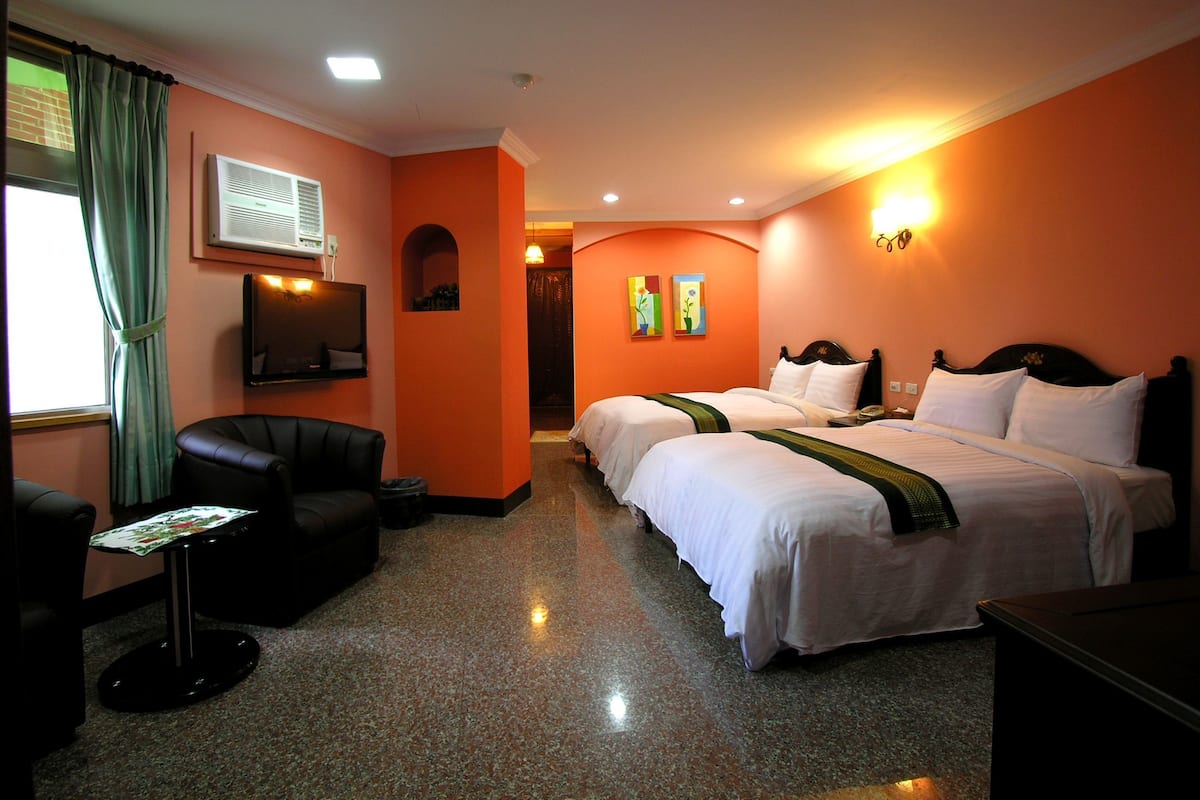 Comfort Quadruple Room | Desk, blackout drapes, free WiFi, bed sheets