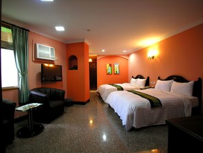 Comfort Quadruple Room | Desk, blackout drapes, free WiFi, bed sheets - Fubin Hostel (Hengchun)