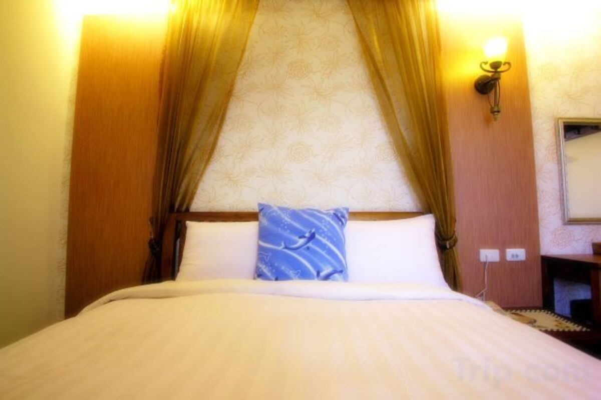 DOUBLE ROOM