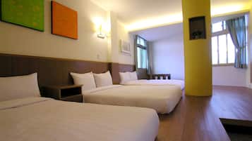 Familierom | Skrivebord, blendingsgardiner, wi-fi (inkludert) og sengetøy