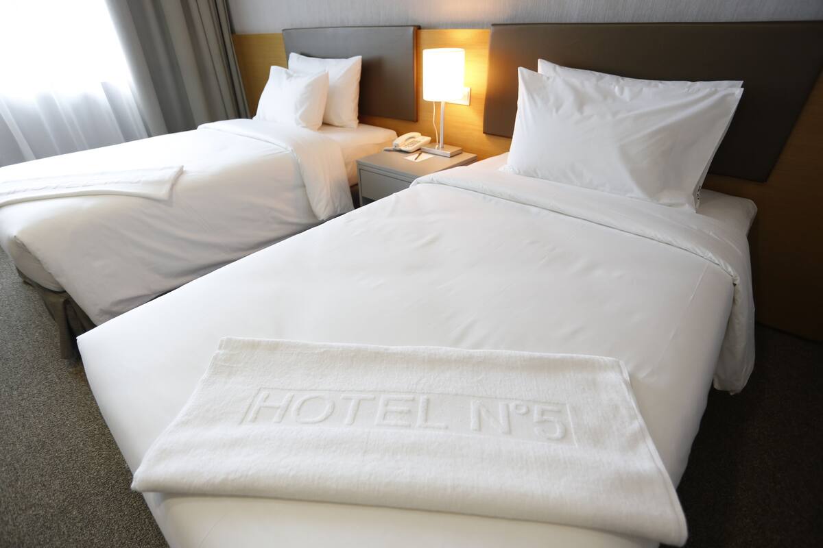 Superior Twin Room | 1 bedroom, in-room safe, desk, iron/ironing board
