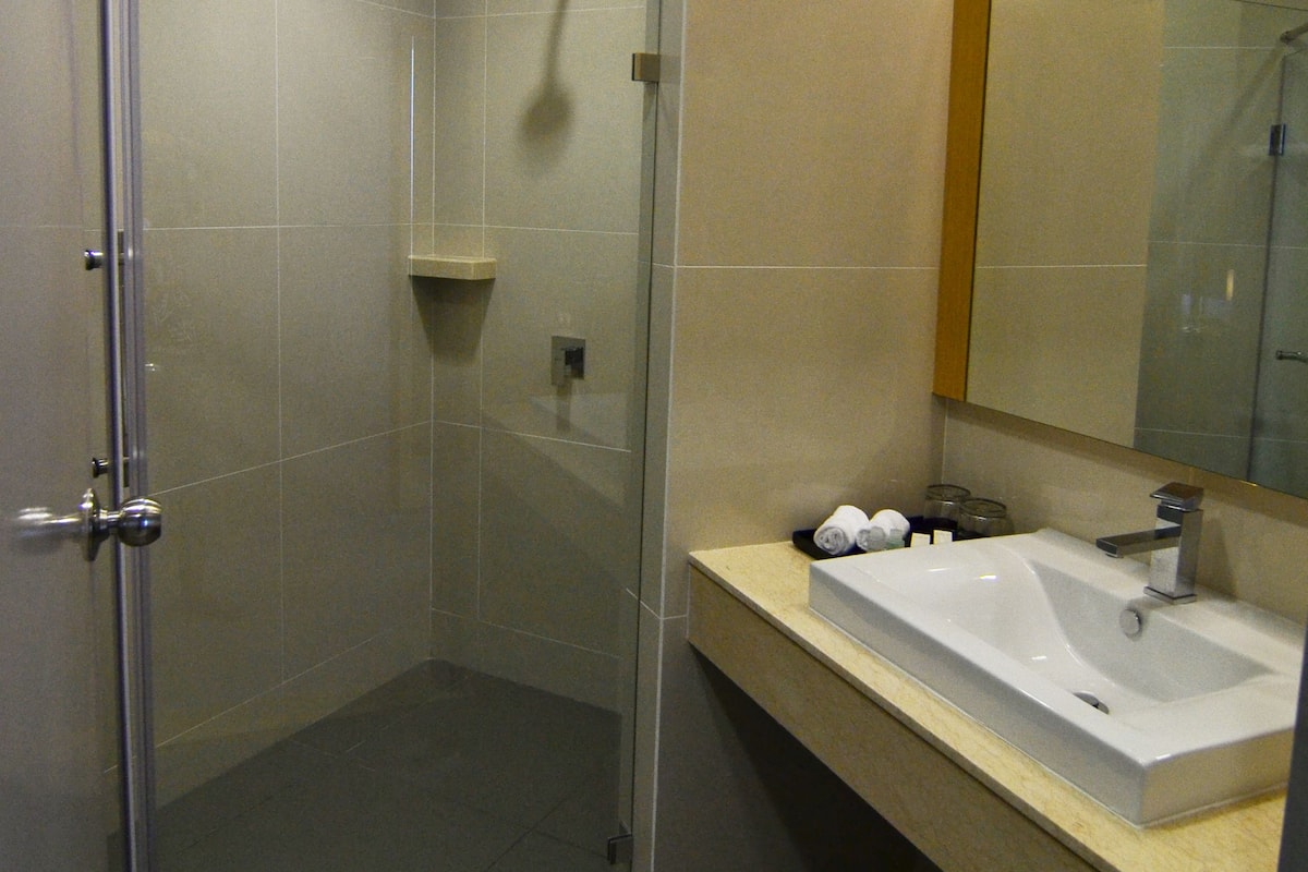 shower, free toiletries, hair dryer, bathrobes