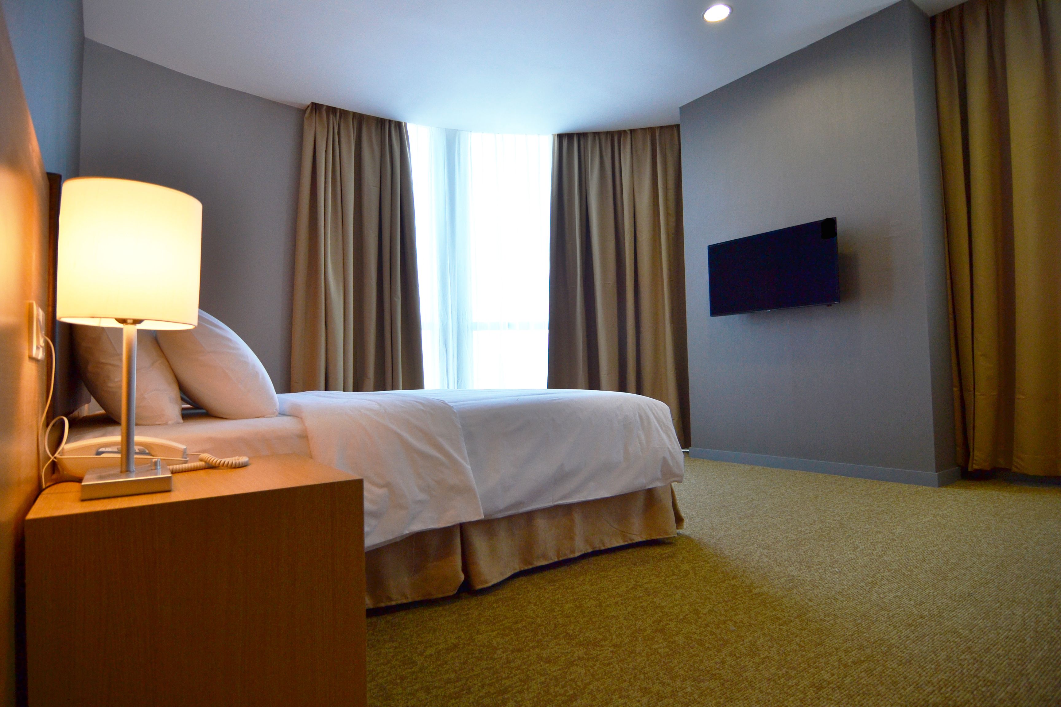 deluxe double room | in-room safe, desk, iron/ironing board, free wifi