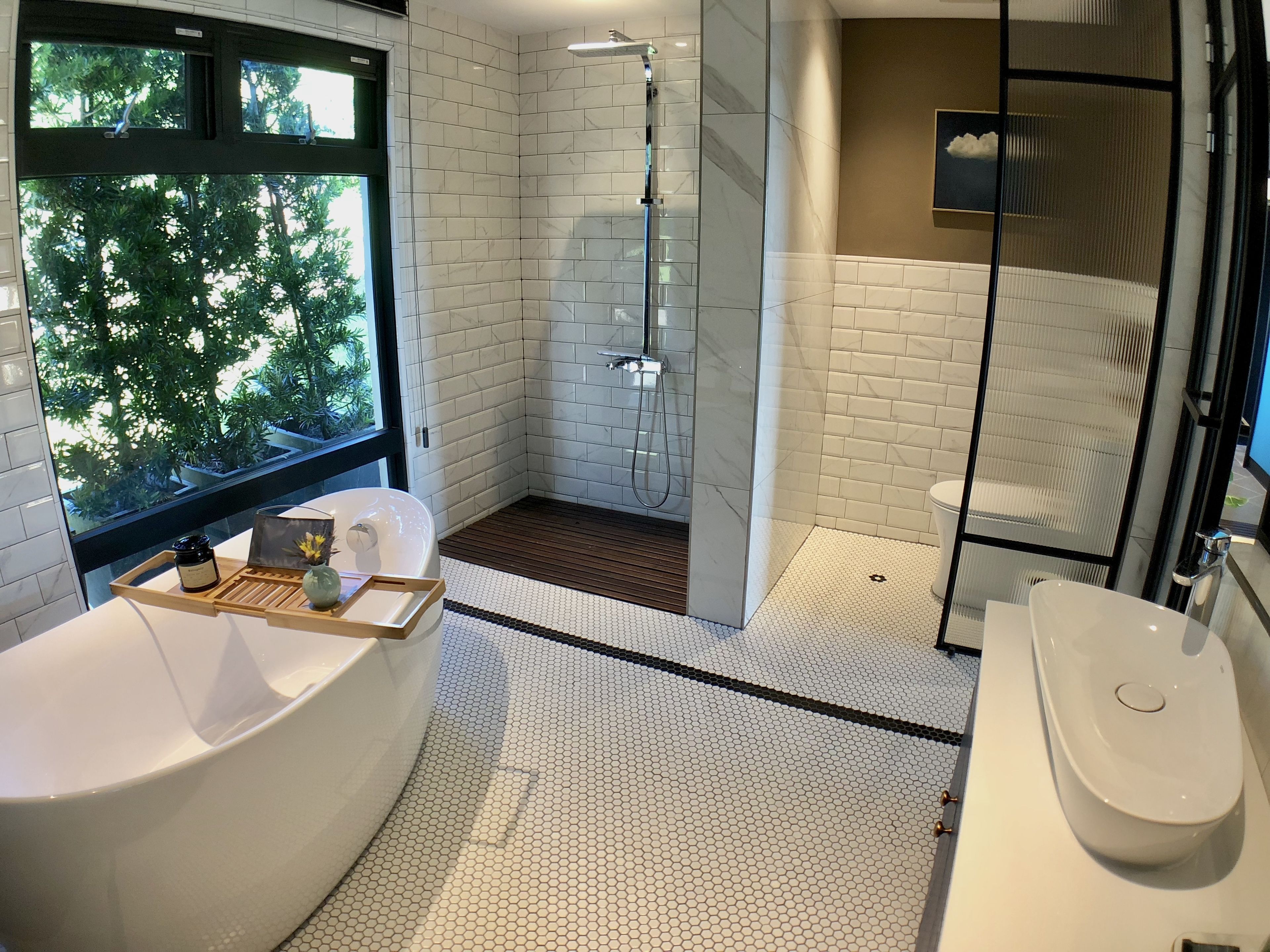 Habitación de lujo doble | Baño | Artículos de higiene personal gratuitos, secador de pelo y zapatillas