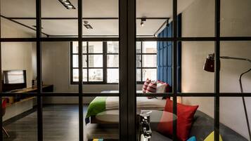 Premium bedding, free minibar, free WiFi, bed sheets