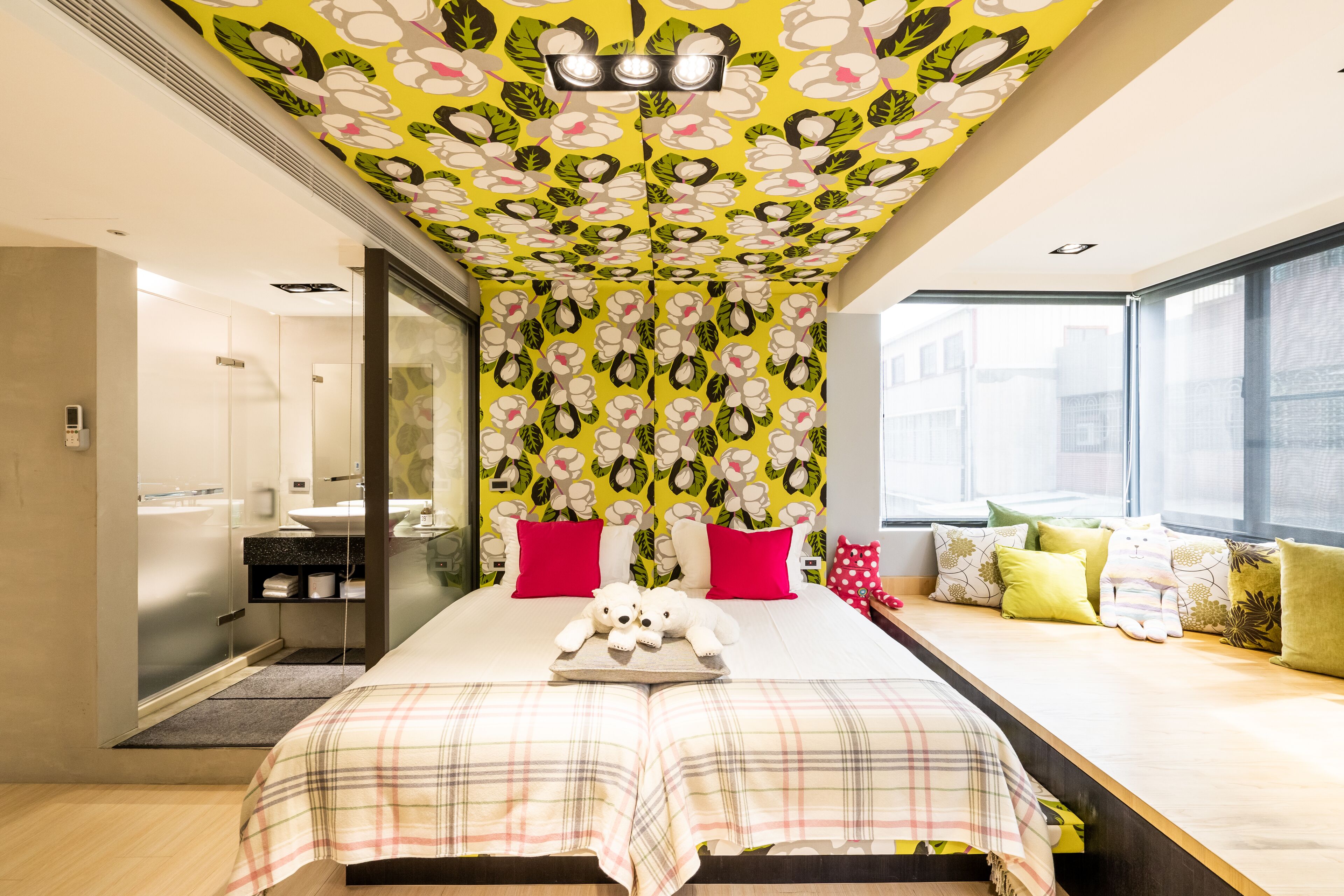 高級寢具、免費迷你吧、免費無線上網、床單