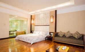 Kahden hengen superior-huone | Työpöytä, pimennysverhot, silitysrauta/-lauta, lisävuoteet