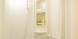 Economy Twin kamer | Badkamer met douche