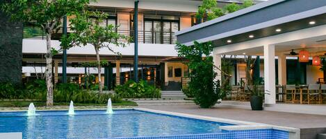 Kolam renang terbuka