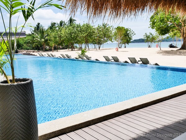 Outdoor pool - Huni Sicogon (Carles)