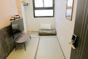 Habitación estándar doble | Escritorio, camas supletorias, wifi gratis y ropa de cama