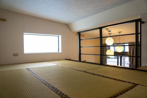 패밀리룸 (6 People) | 책상, 간이 침대, 무료 WiFi, 침대 시트