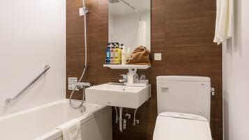 Articles de toilette gratuits, sèche-cheveux, chaussons, bidet