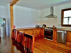 Ferienhaus, 5 Schlafzimmer (Capertee Homestead) | Eigene Küche | Großer Kühlschrank, Ofen, Herdplatte, Kochgeschirr/Geschirr/Besteck