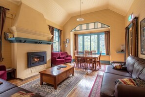 Apartment, Multiple Bedrooms (1901 East Wing) | Bed sheets