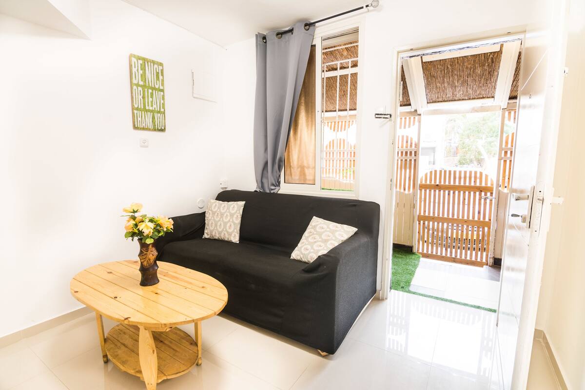 Departamento, 1 habitación, balcón, planta baja | Sala de estar | Televisión de pantalla plana