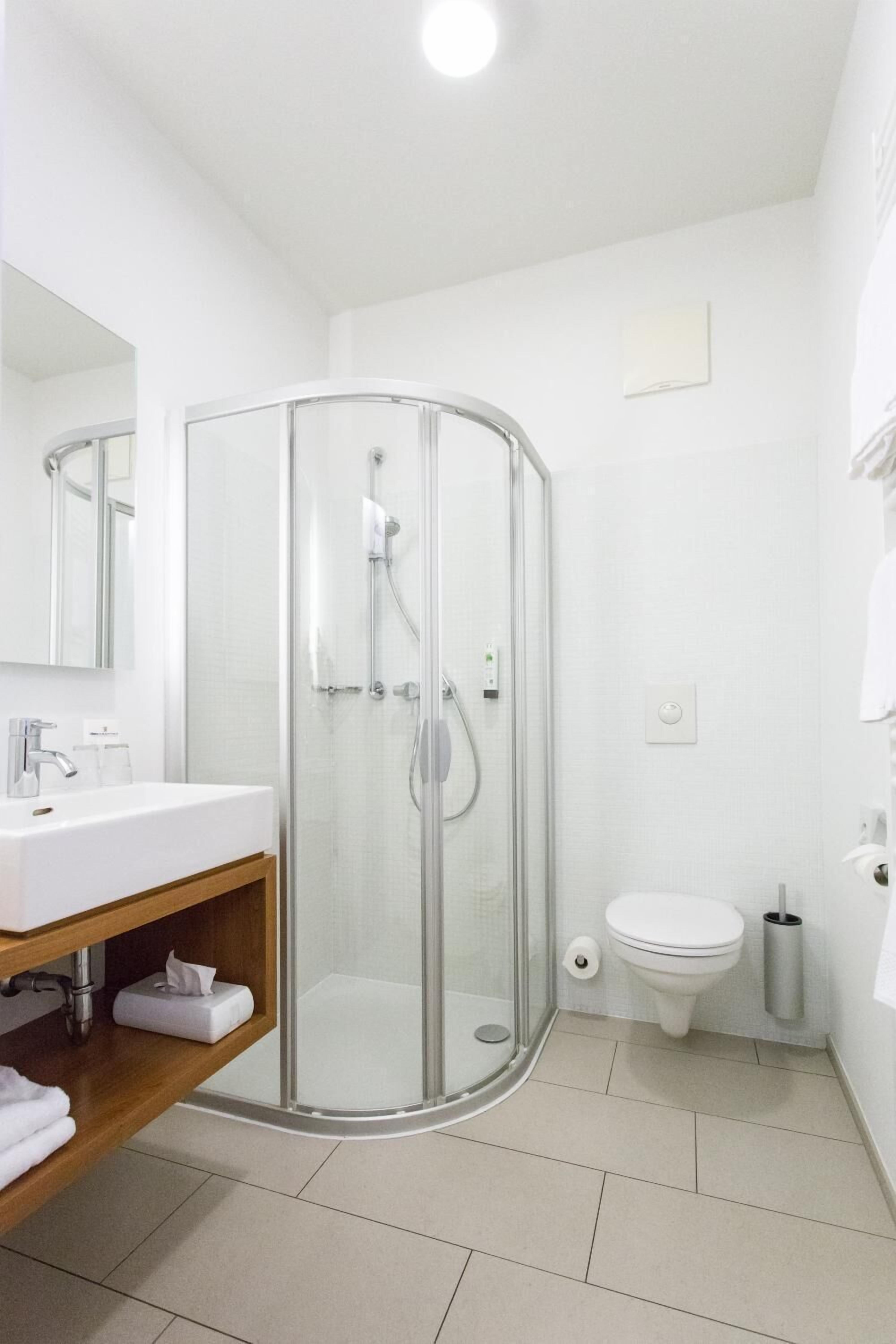 shower, free toiletries, bathrobes, slippers