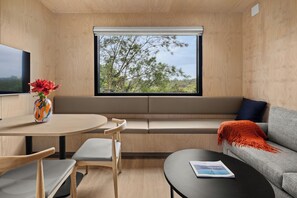 Deluxe 2 Bedroom Cabin | In-room dining - Discovery Parks - Lane Cove (Macquarie Park)
