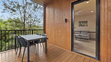 Deluxe 2 Bedroom Cabin | Balcony
