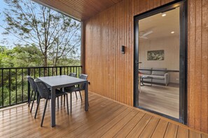Deluxe 2 Bedroom Cabin | Balcony - Discovery Parks - Lane Cove (Macquarie Park)