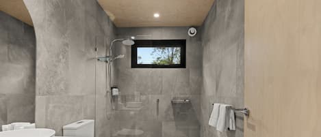 Deluxe 2 Bedroom Cabin | Bathroom