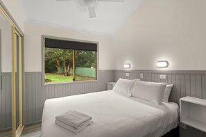 Standard 2 Bedroom Cabin | 2 bedrooms, iron/ironing board, bed sheets - Discovery Parks - Lane Cove (Macquarie Park)