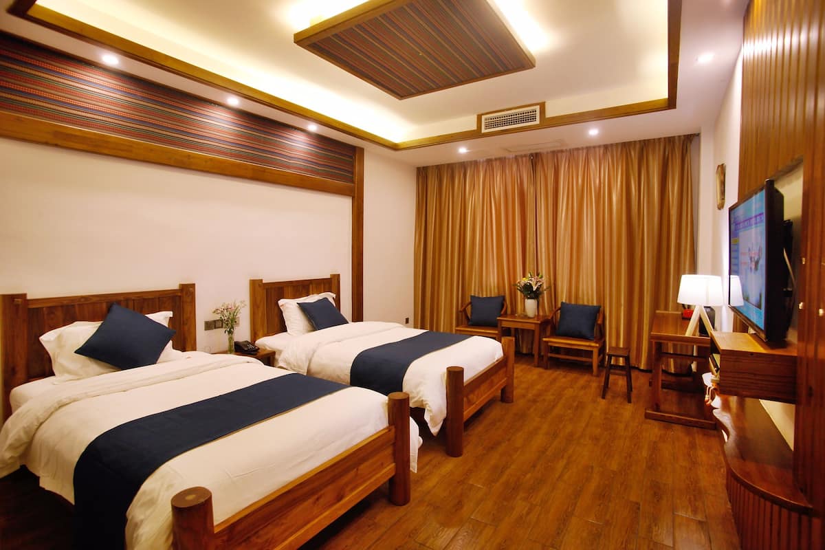 deluxe twin room | 1 bedroom, premium bedding, minibar, desk