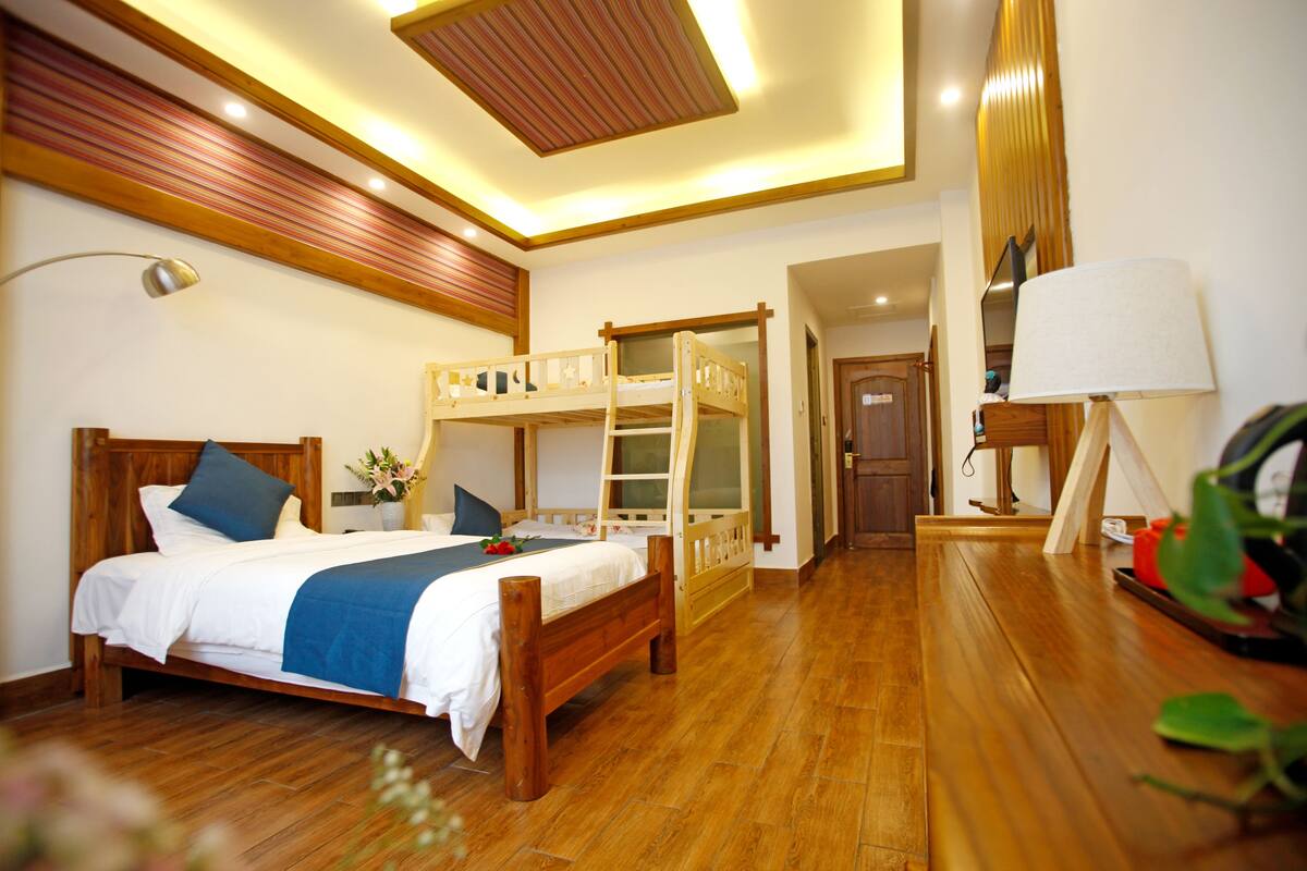 Triple Room | 1 bedroom, premium bedding, minibar, desk