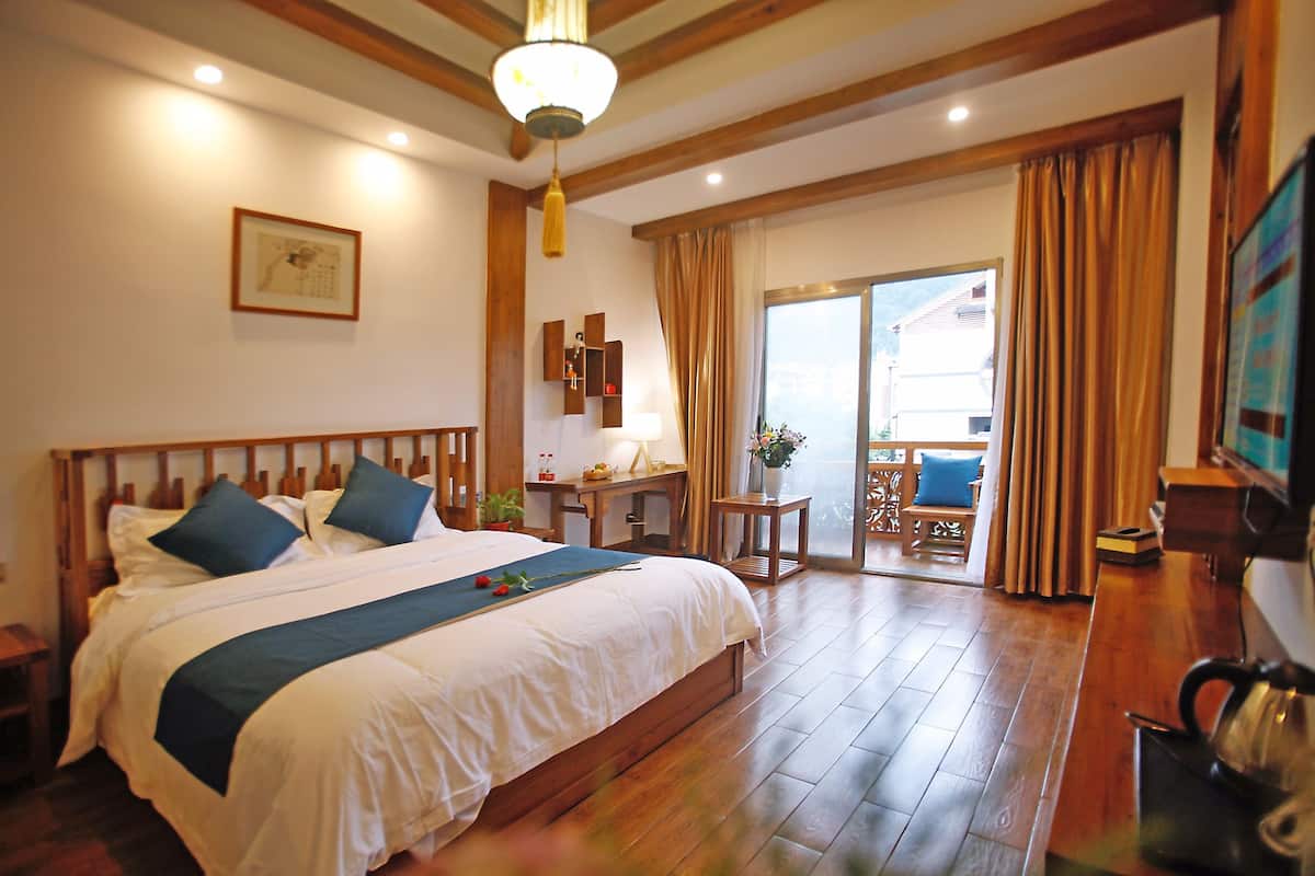 Double Room, Balcony | 1 bedroom, premium bedding, minibar, desk