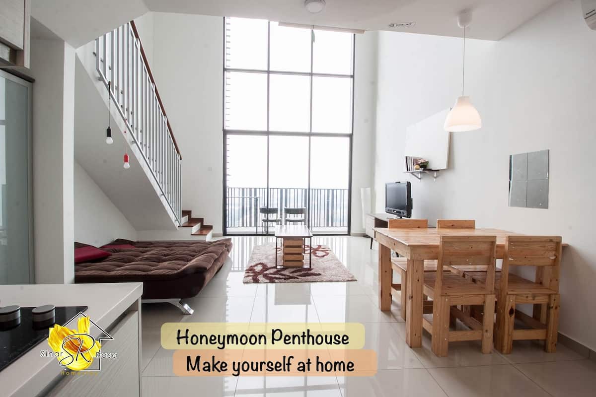 Duplex Studio | Living area | Flat-screen TV