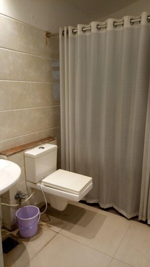 Exclusive Suite, Smoking, Hill View | Bathroom