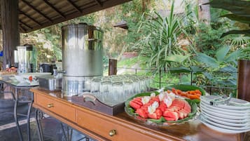 Tägliches englisches Frühstück (200 THB pro Person)