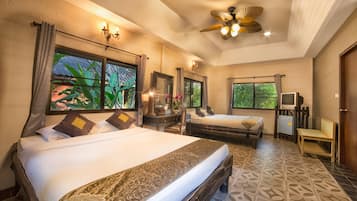 Tara Family | Desk, blackout drapes, free WiFi, bed sheets