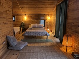 Ropa de cama de alta calidad, cortinas blackout y wifi gratis 