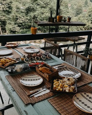 Breakfast and dinner served, local cuisine - Sana Yasam Koyu (Findikli)