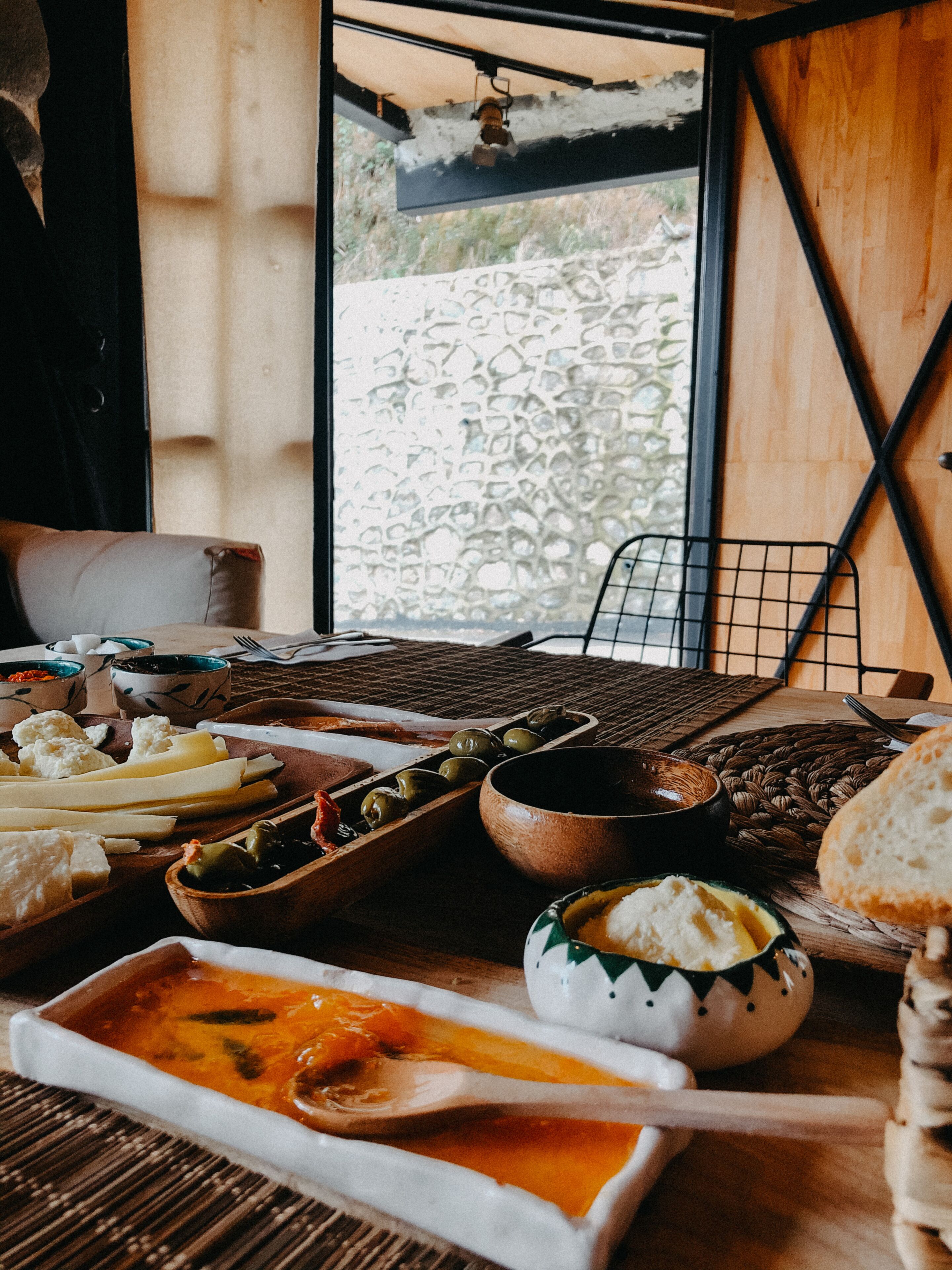 Se sirven desayunos, cenas y cocina local 